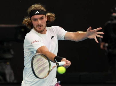 tsitsipas auger aliassime ease through in rotterdam