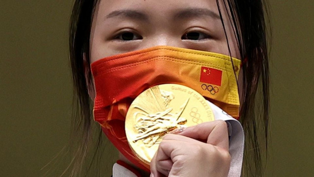 tokyo 2020 olympics shooting women s 10m air rifle medal ceremony asaka shooting range tokyo japan july 24 2021 gold medallist yang qian of china celebrates on the podium photo reuters tokyo 2020 olympics shooting women s 10m air rifle medal ceremony asaka shooting range tokyo japan july 24 2021 gold medallist yang qian of china celebrates on the podium photo reuters
