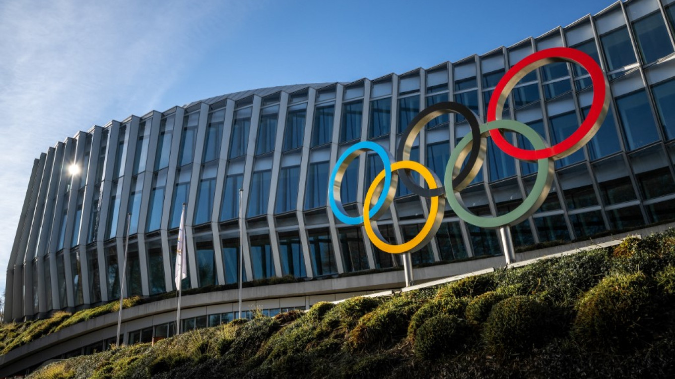 IOC backs return of Russian athletes as individuals
