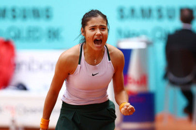 raducanu overcomes early stutter on madrid clay raducanu overcomes early stutter on madrid clay