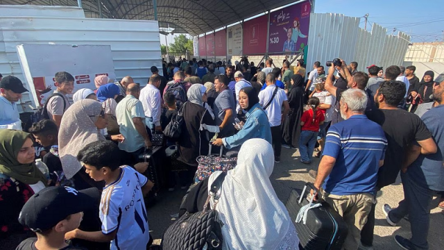 palestinians with dual citizenship at the rafah border crossing with egypt in rafah in the southern gaza strip november 1 2023 photo reuters palestinians with dual citizenship at the rafah border crossing with egypt in rafah in the southern gaza strip november 1 2023 photo reuters