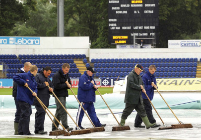 sri lanka hold firm against england