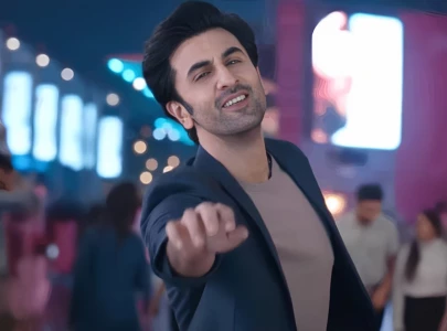 watch ranbir kapoor celebrates staff member s birthday