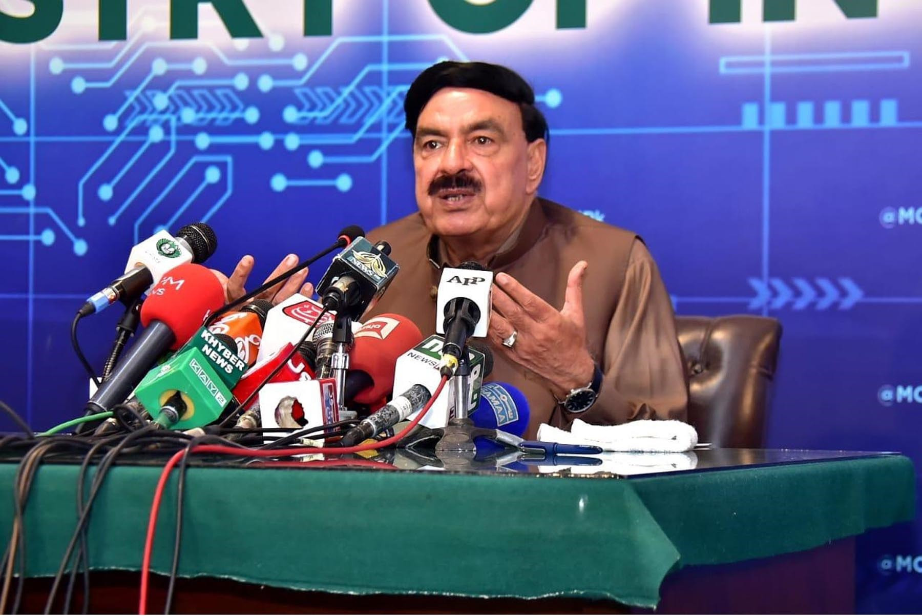 Photo of Govt to deploy Rangers, FC at Parliament House on day of no-confidence vote: Rashid