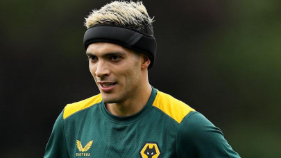 wolves striker jimenez returns to action after head injury