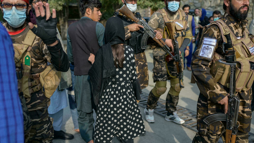 the taliban pushed back women protesters as they tried to continue with the small demonstration in kabul while a foreign journalist was hit with a rifle and blocked from filming afp