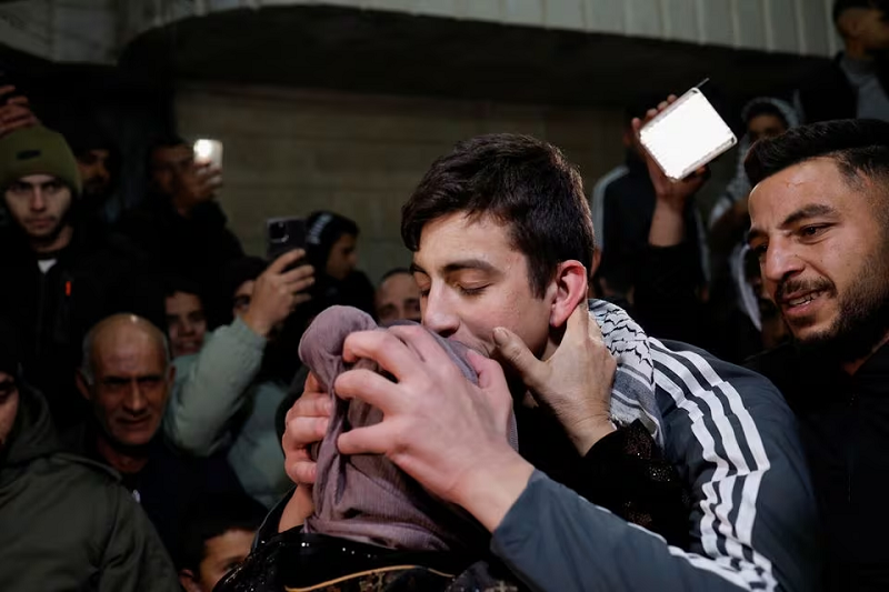 Released Palestinian prisoner Khalil Zamareh is received by his family near Hebron in the Israeli-occupied West Bank, November 27, 2023. PHOTO: REUTERS