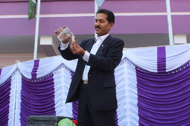 iqbal hussain performing magic trick at an event photo express file iqbal hussain performing magic trick at an event photo express file