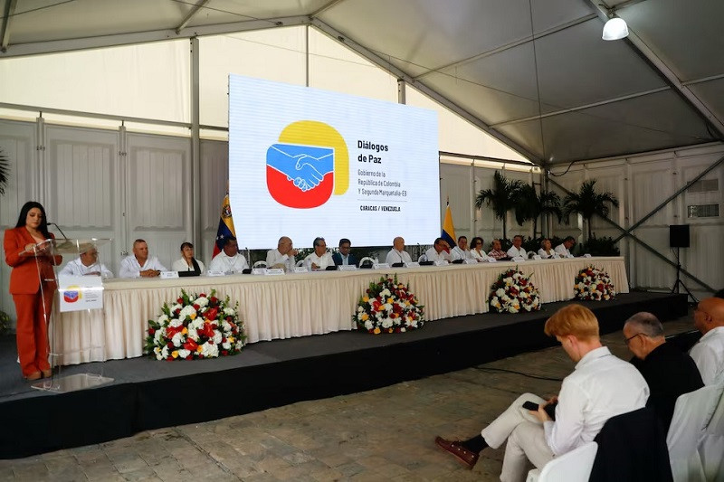 representatives of colombia s government and the segunda marquetalia armed group attend a press conference after the start of peace talks in caracas venezuela june 24 2024 photo reuters