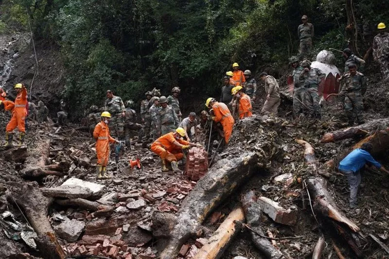 rescue workers remove the debris as a search operation continues in the aftermath of a landslide following torrential rain in shimla in the northern state of himachal pradesh india august 17 2023 photo reuters rescue workers remove the debris as a search operation continues in the aftermath of a landslide following torrential rain in shimla in the northern state of himachal pradesh india august 17 2023 photo reuters