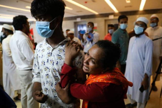 relatives of victims mourn at a hospital after a gas pipeline blast at a mosque in narayanganj near dhaka bangladesh september 5 2020 photo reuters relatives of victims mourn at a hospital after a gas pipeline blast at a mosque in narayanganj near dhaka bangladesh september 5 2020 photo reuters