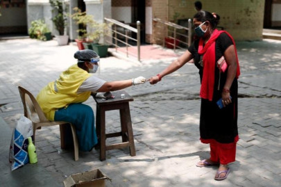 india coronavirus cases hit record high amid monsoon rains india coronavirus cases hit record high amid monsoon rains