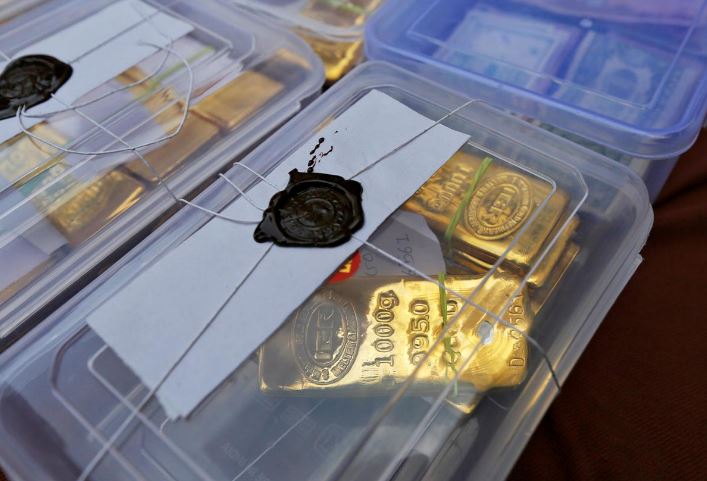 indian travel curbs thwart gold smugglers boost legal market