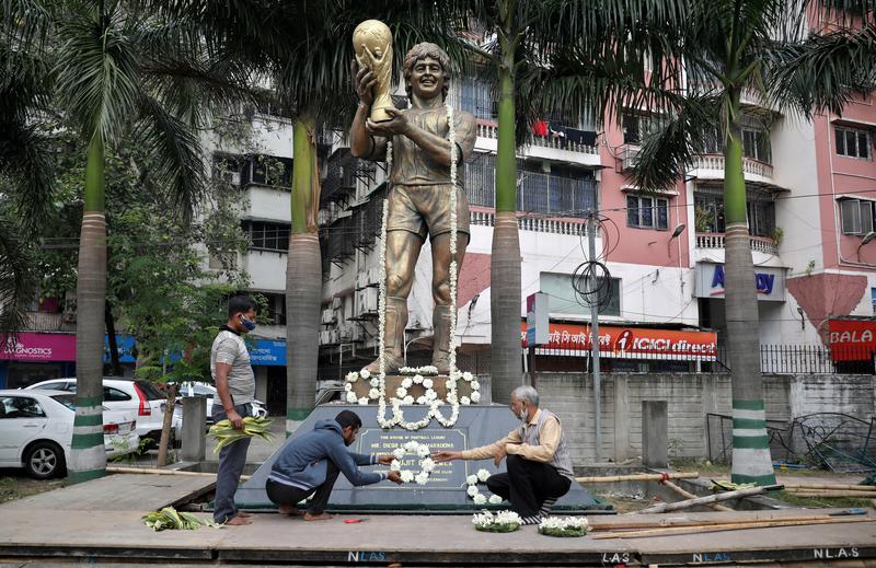 people decorate a statue of argentine soccer great diego maradona before a prayer meeting in kolkata india november 26 2020 photo reuters