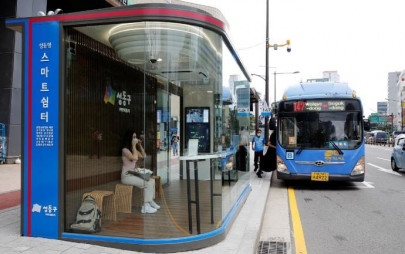 keeps out rain and covid 19 seoul tries smart bus shelter to fight virus keeps out rain and covid 19 seoul tries smart bus shelter to fight virus