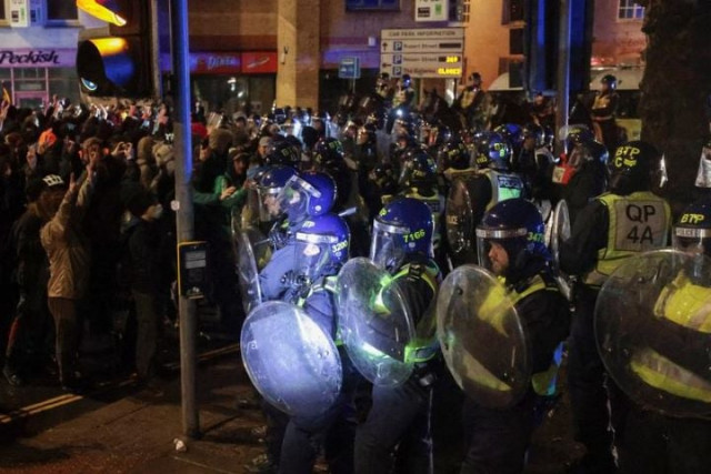 police arrests 10 people at violent protest in bristol england police arrests 10 people at violent protest in bristol england