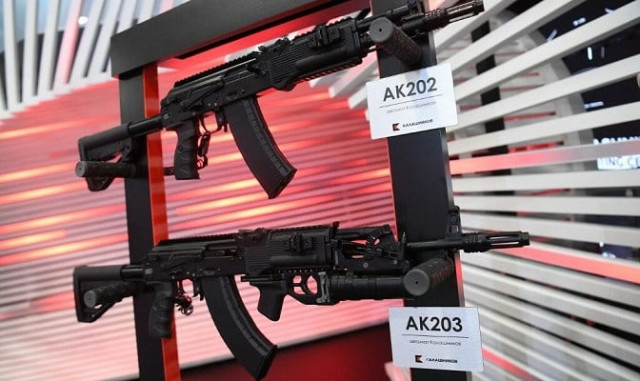 moscow delhi sign deal to produce kalashnikov assault rifles in india moscow delhi sign deal to produce kalashnikov assault rifles in india