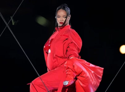 rihanna pregnant with second child performs hits at super bowl rihanna pregnant with second child performs hits at super bowl
