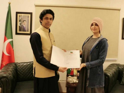 trans model rimal ali joins pti