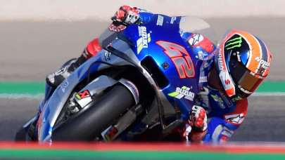 rins battles past marquez to win aragon gp rins battles past marquez to win aragon gp