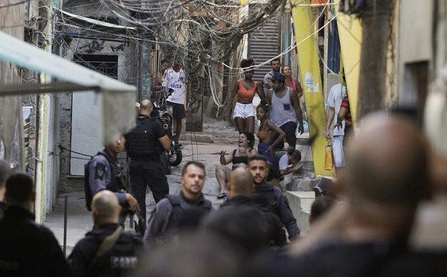 residents react after policemen removed a dead body during an operation against drug dealers in jacarezinho slum in rio de janeiro brazil may 6 2021 photo reuters