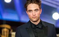 robert pattinson s history of lying in interviews why it s part of his charm