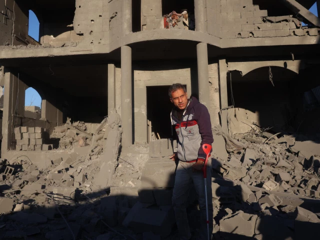 rockets fired from gaza as israeli strikes kill 16