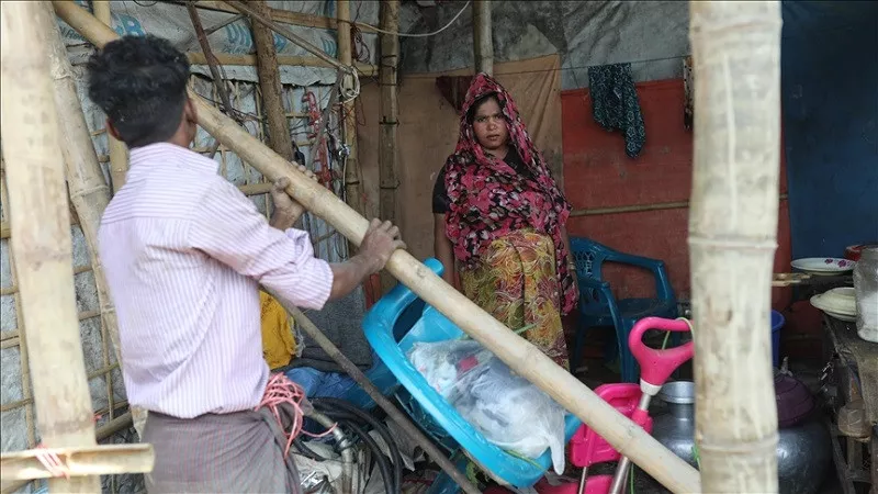 rohingya refugees rebuilt their temporary house as cyclone mocha hits teknaf bangladesh on may 15 2023 photo anadolu agency rohingya refugees rebuilt their temporary house as cyclone mocha hits teknaf bangladesh on may 15 2023 photo anadolu agency