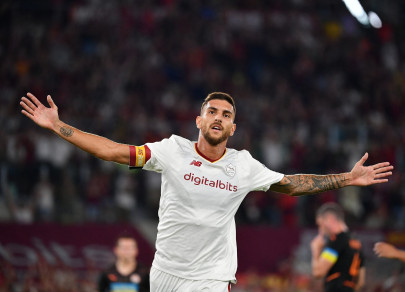 roma beat sampdoria to move into top four