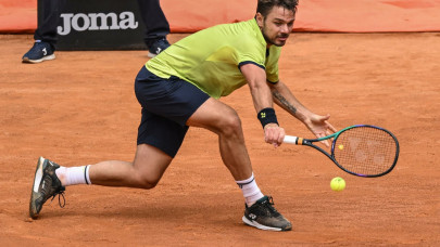 wawrinka rekindles fire with rare win in rome wawrinka rekindles fire with rare win in rome