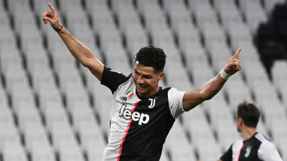 historic ronaldo puts juve on brink of ninth straight serie a title