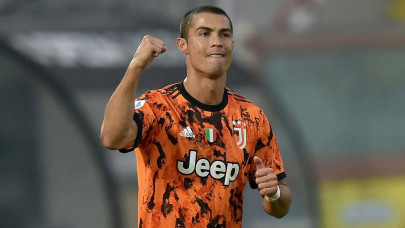 ronaldo scores twice on return from covid 19 in juve win ronaldo scores twice on return from covid 19 in juve win