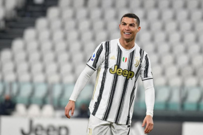 ronaldo marks 600th league game with landmark goal as juve beat spezia