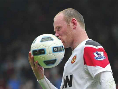 rooney renews united s title hopes