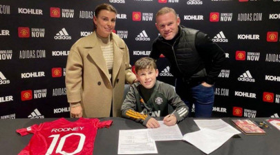 wayne rooney s son kai signs for man united wayne rooney s son kai signs for man united