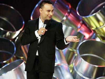 russell peters gives hope to desi comedians russell peters gives hope to desi comedians