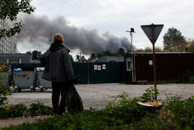a man looks at the smoke after explosions were heard as russia s attacks on ukraine continues in kyiv ukraine june 5 2022 photo reuters a man looks at the smoke after explosions were heard as russia s attacks on ukraine continues in kyiv ukraine june 5 2022 photo reuters