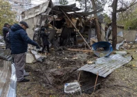russian attacks kill 6 in ukraine