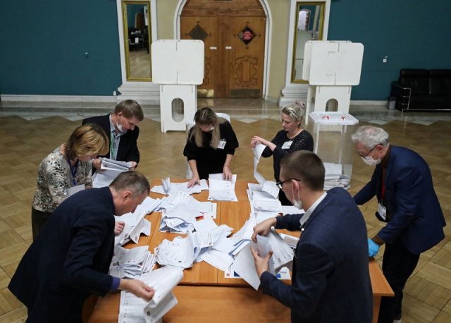 pro putin party wins russian parliamentary vote exit poll