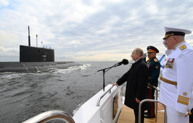russia test fires new hypersonic missiles from frigate submarine
