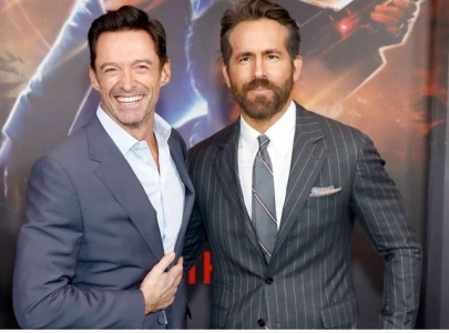 ryan reynolds confirms non marvel film in development with hugh jackman and shawn levy