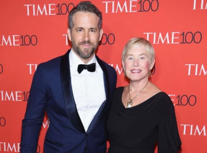 ryan reynolds surprises the view audience with his mom
