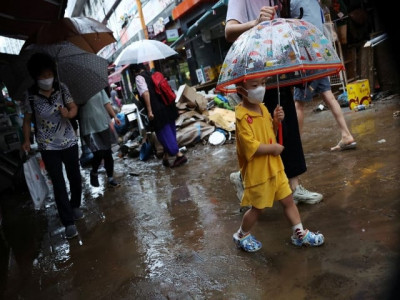 record rain leaves at least 7 dead in south korean capital