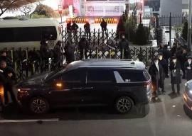 yoon faces arrest protesters clash with investigators