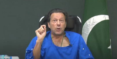 politics back on boil as imran resumes march politics back on boil as imran resumes march