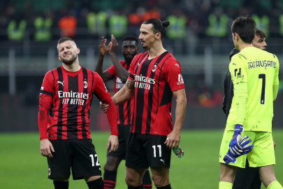 milan derby draw allows napoli to keep top spot