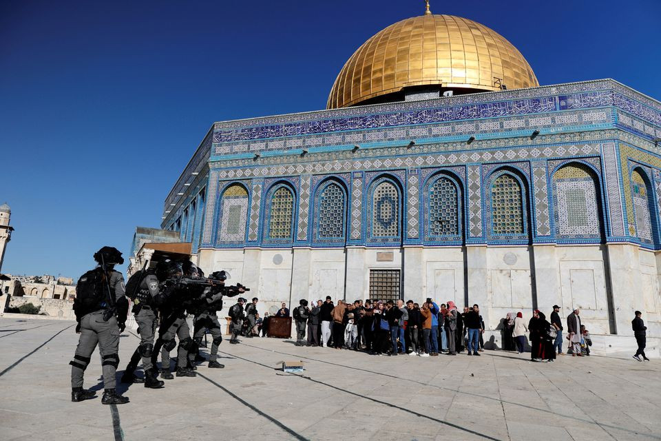 israeli security forces move in positions during clashes with palestinian protestors at the compound that houses al aqsa mosque known to muslims as noble sanctuary and to jews as temple mount in jerusalem s old city april 15 2022 photo reuters