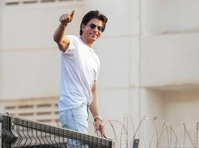shah rukh khan injured on set undergoes surgery indian media shah rukh khan injured on set undergoes surgery indian media