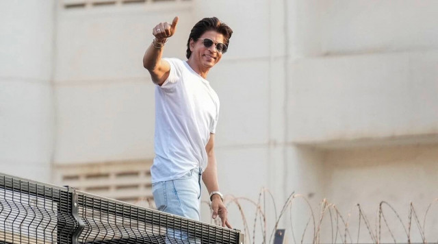 shah rukh khan injured on set undergoes surgery indian media shah rukh khan injured on set undergoes surgery indian media