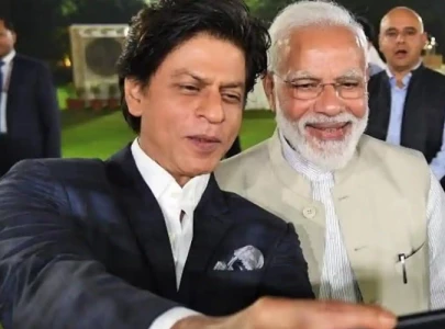 spineless srk receives flak for video in praise of modi and indian parliament
